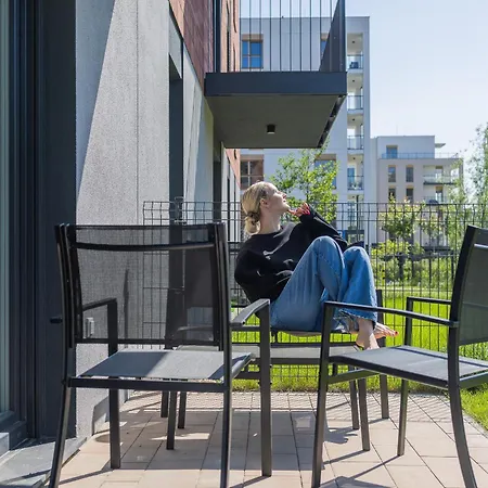 Glow - Faro Garden Apartment